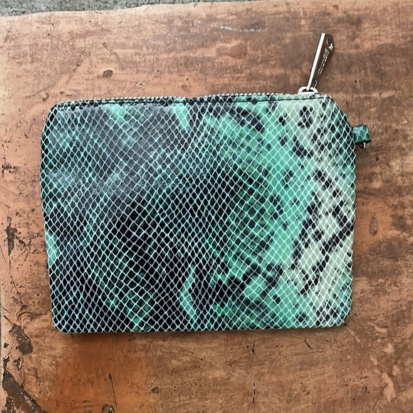 NWOT Aimee Kestenberg Leather Snakeskin Green and Black Mesh Pouch - Picture 6 of 9